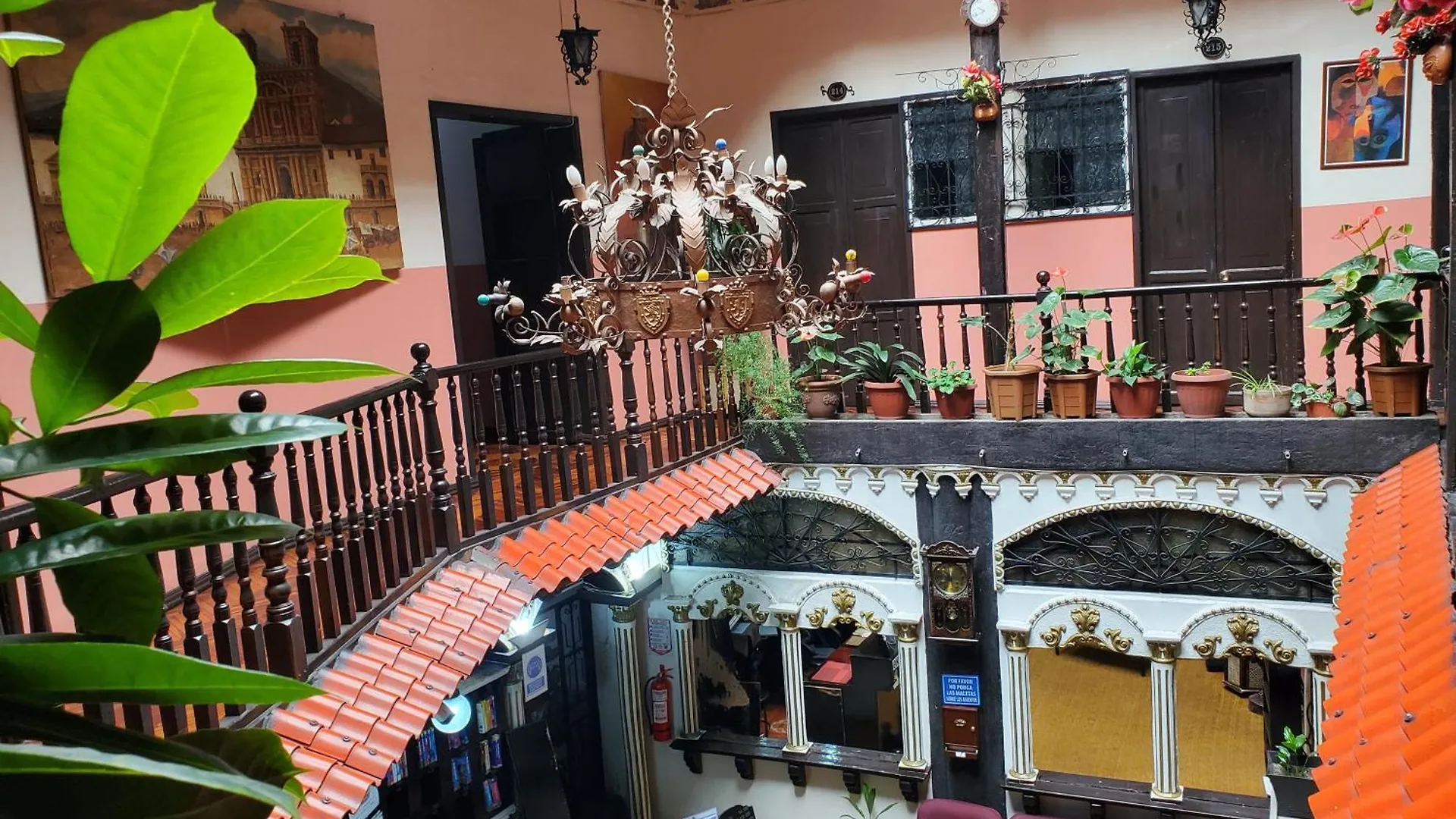 **  Hostal Juana de Arco Albergue Quito Ecuador