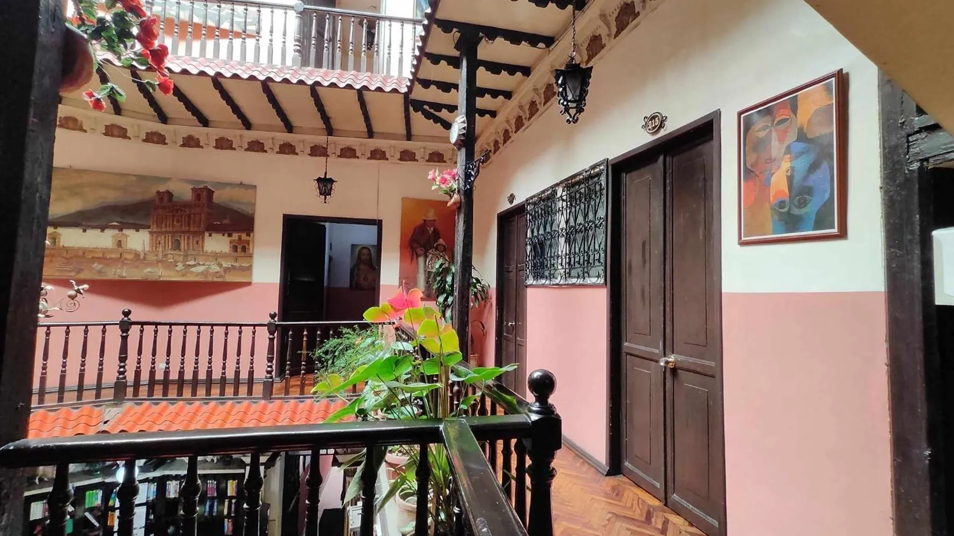 Hostal Juana de Arco Albergue Quito Ecuador