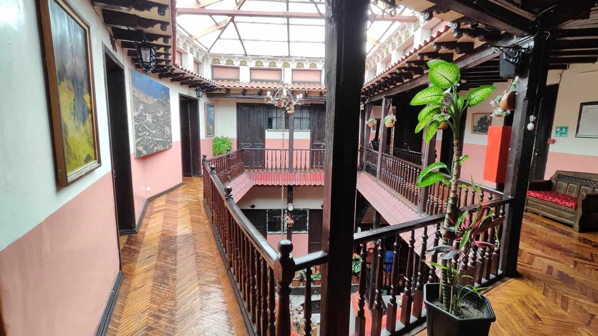 Hostal Juana de Arco Albergue Quito 2*,  Ecuador